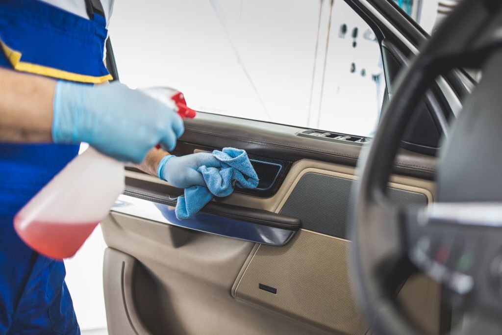 Car cleaning and preparation at a car service